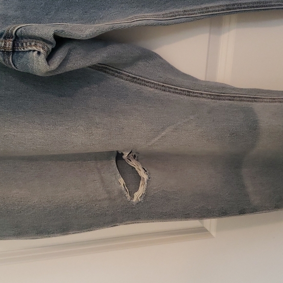 Old Navy Women's Slouchy Straight Distressed Cropped Jeans - Size 18 - Picture 3 of 7